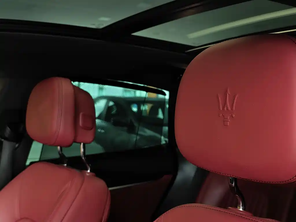 Maserati Levante 2018 — фото 15