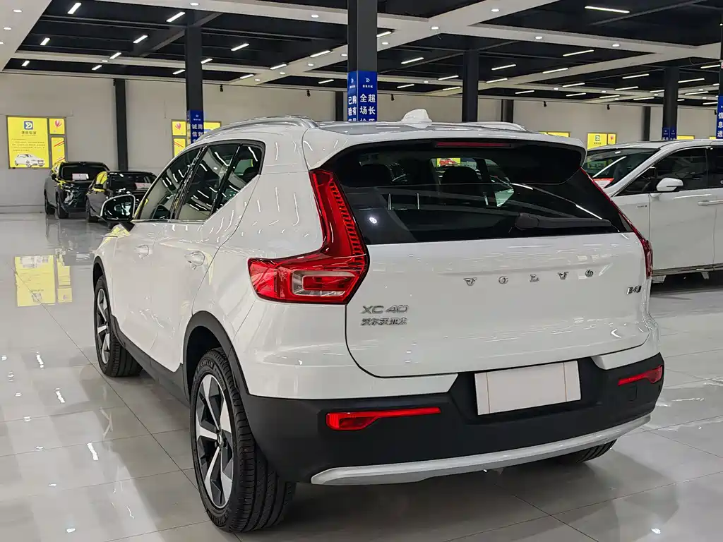 Volvo XC40 2024 — фото 5