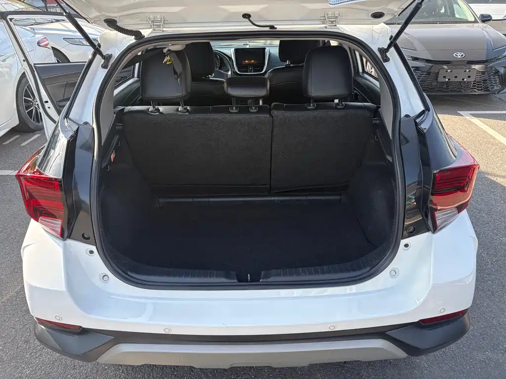 Toyota Yaris L 2020 — фото 9