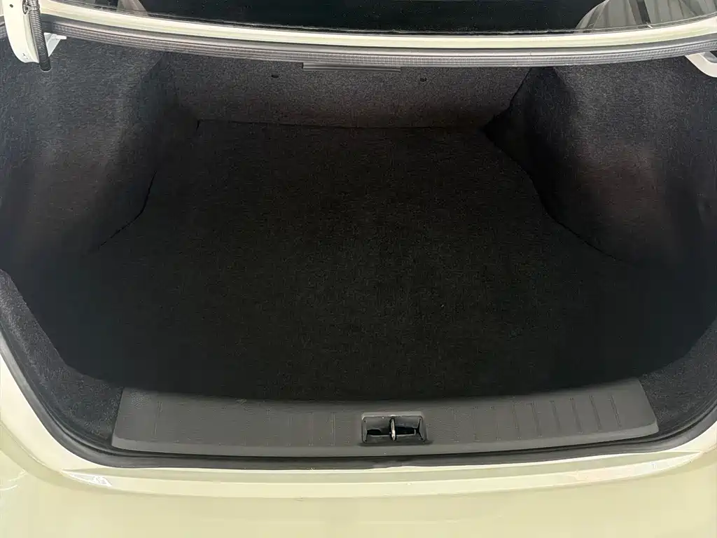 Nissan Sylphy 2017 — фото 13
