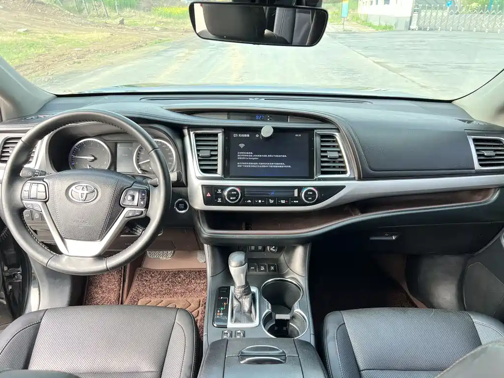 Toyota Highlander 2018 — фото 12