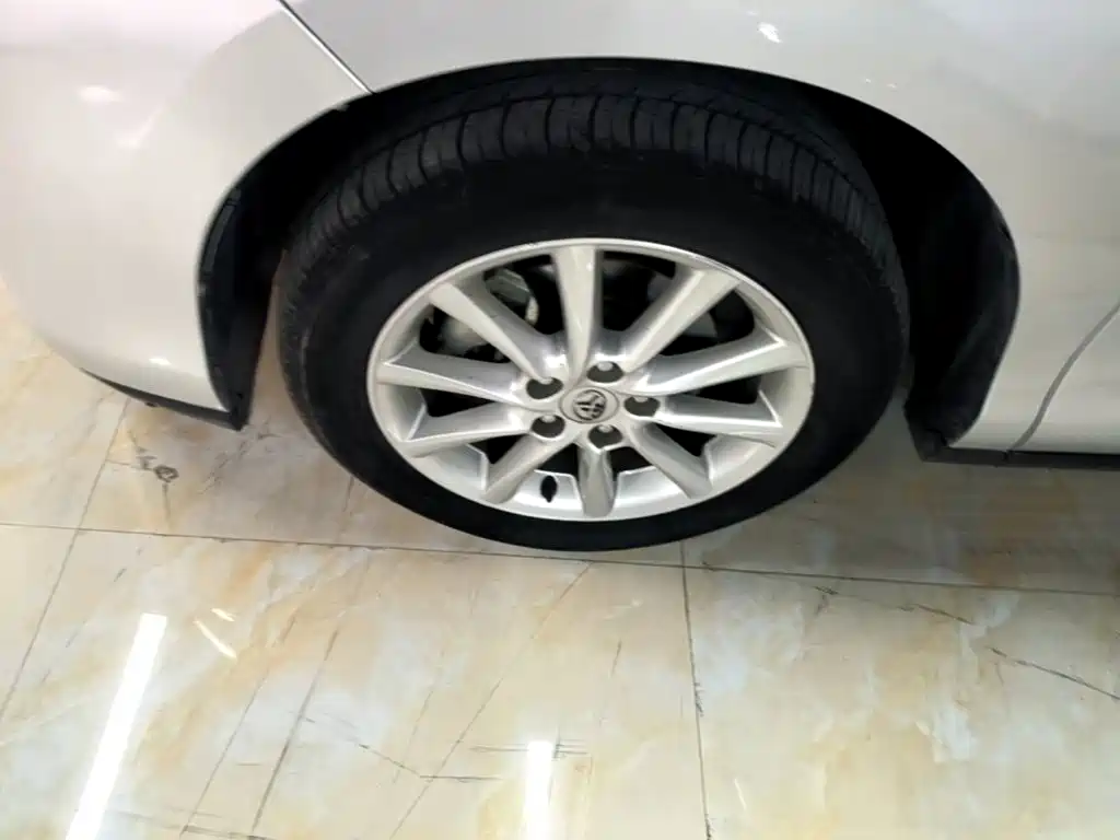 Toyota Previa 2015 — фото 23