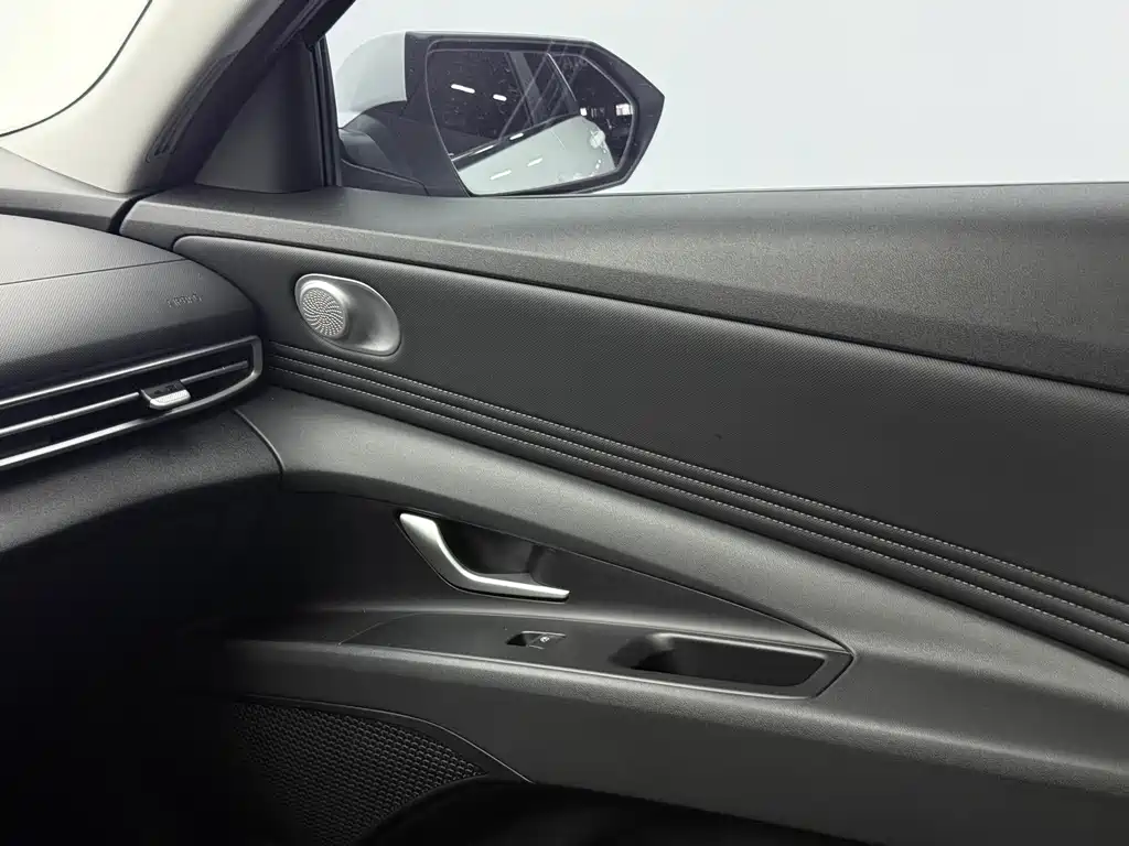 Hyundai Elantra 2022 — фото 11