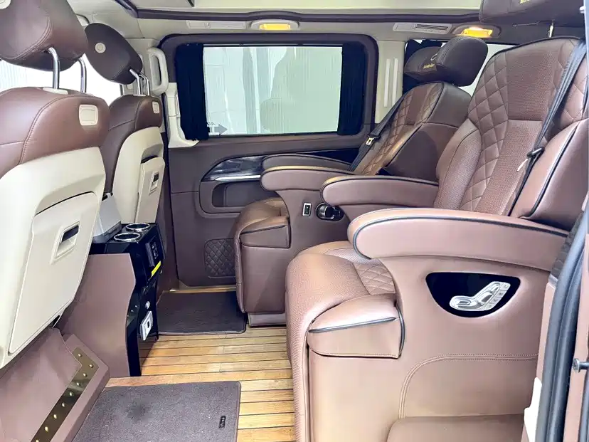 Mercedes-Benz V-Class 2018 — фото 7