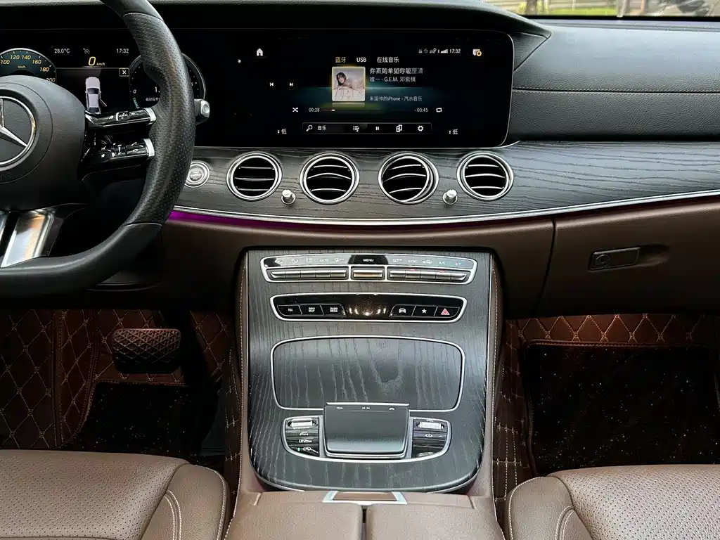 Mercedes-Benz E-Class 2021 — фото 14