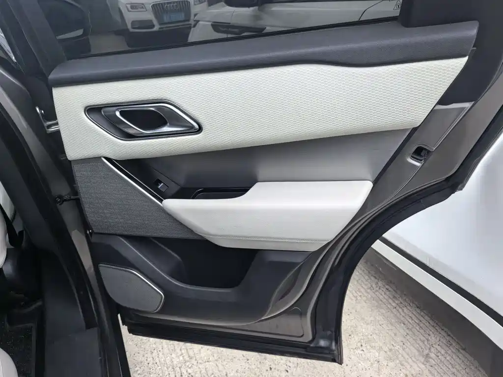 Land Rover Velar 2017 — фото 13