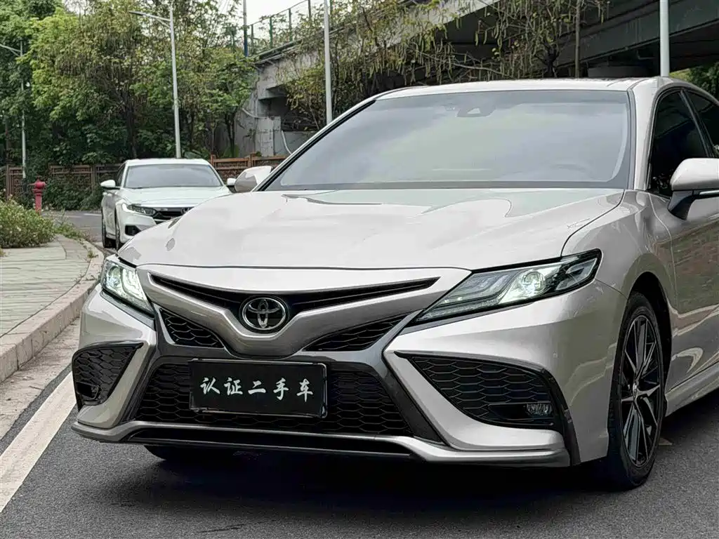 Toyota Camry 2021 — фото 4