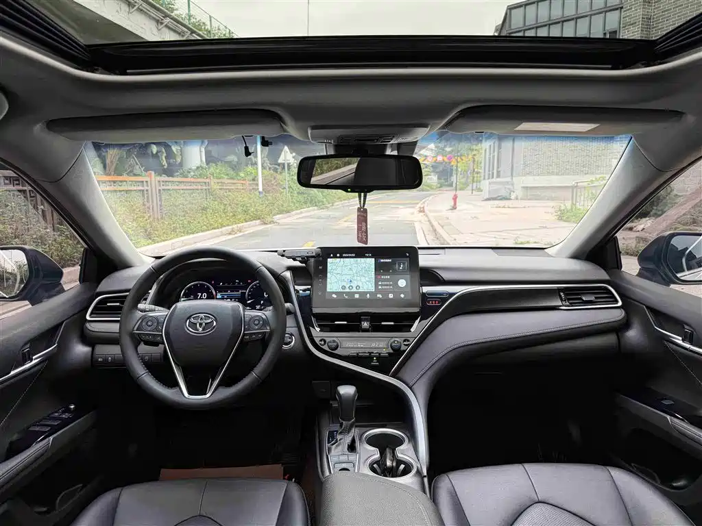 Toyota Camry 2021 — фото 9