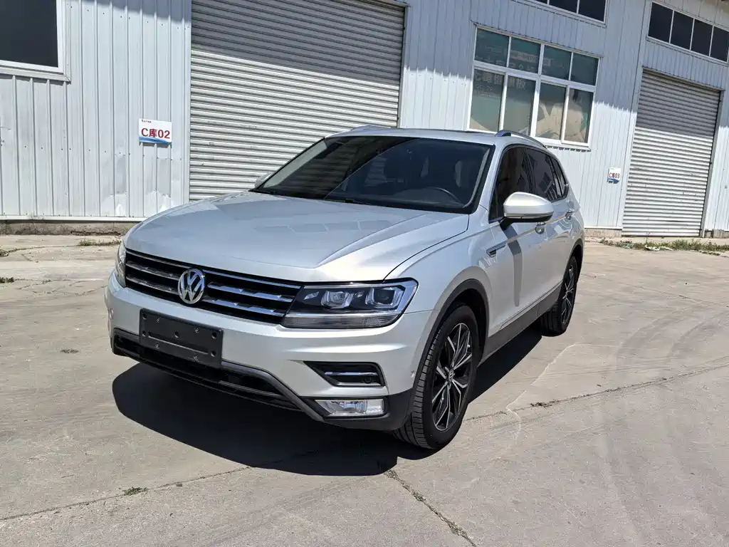 Volkswagen Tiguan L 2020 — фото 1