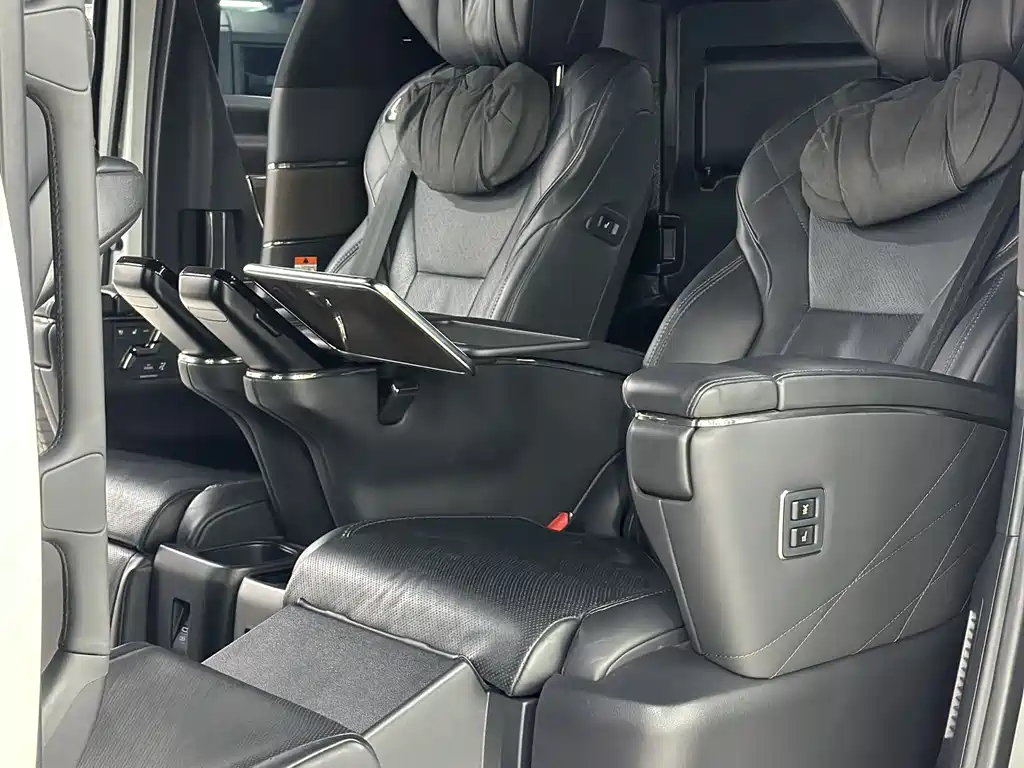 Toyota Vellfire 2024 — фото 13