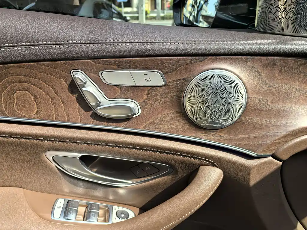 Mercedes-Benz E-Class 2022 — фото 12