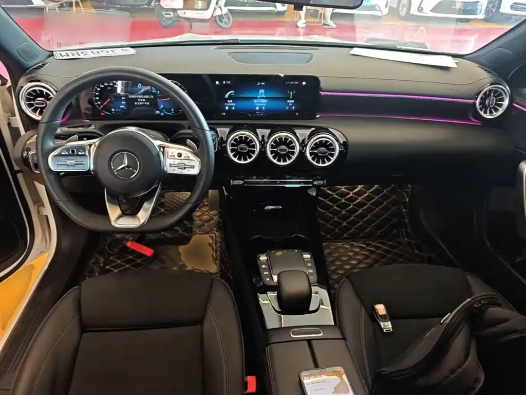 Mercedes-Benz A-Class 2022 — фото 10
