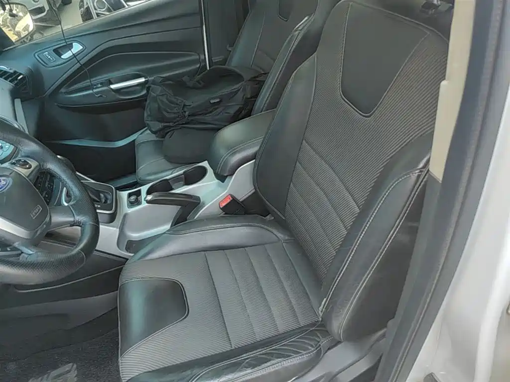 Ford Kuga 2016 — фото 15