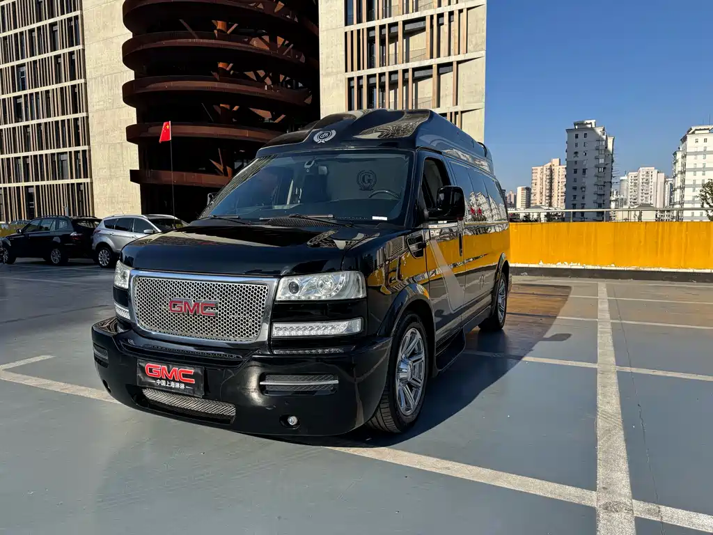GMC Savana 2017 — фото 1