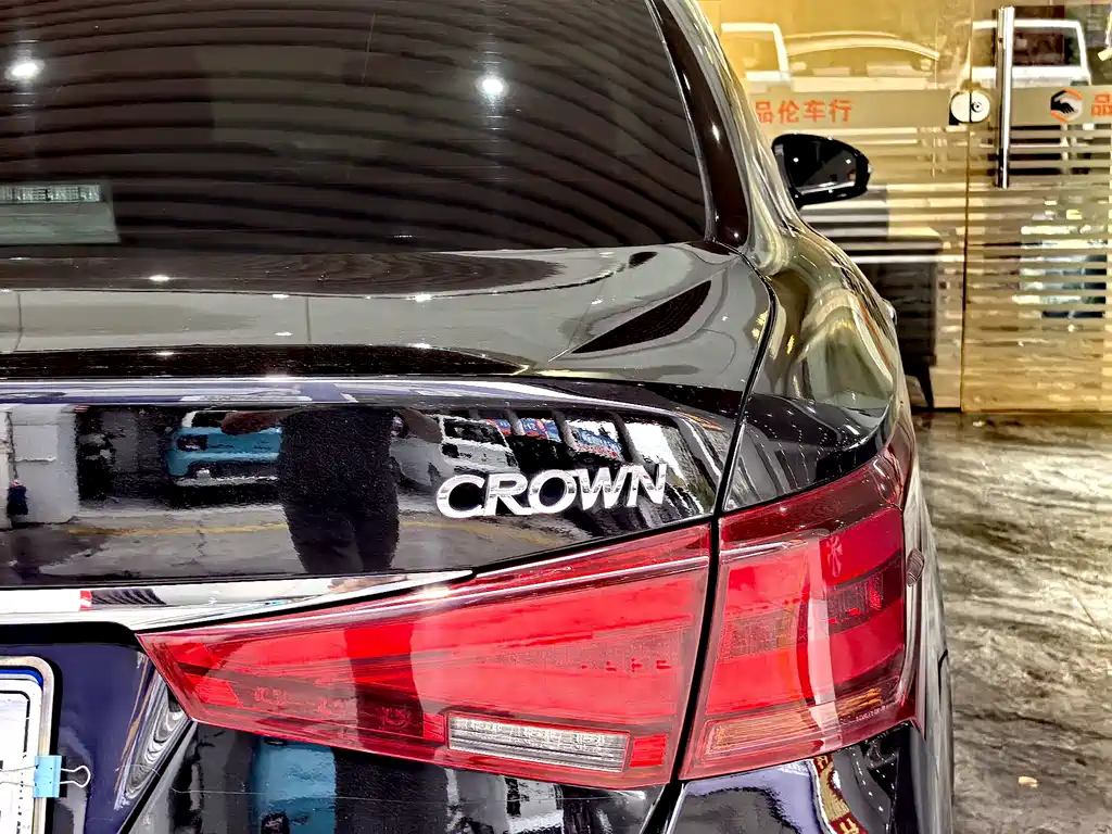 Toyota Crown 2016 — фото 15