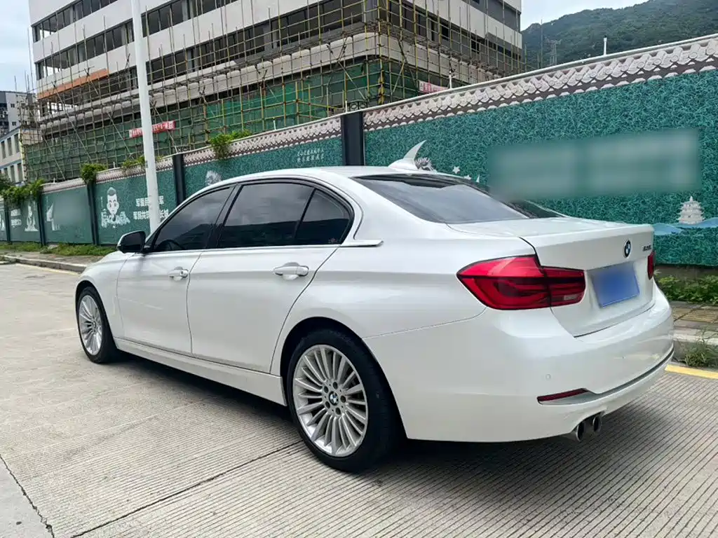 BMW 3 Series 2018 — фото 6