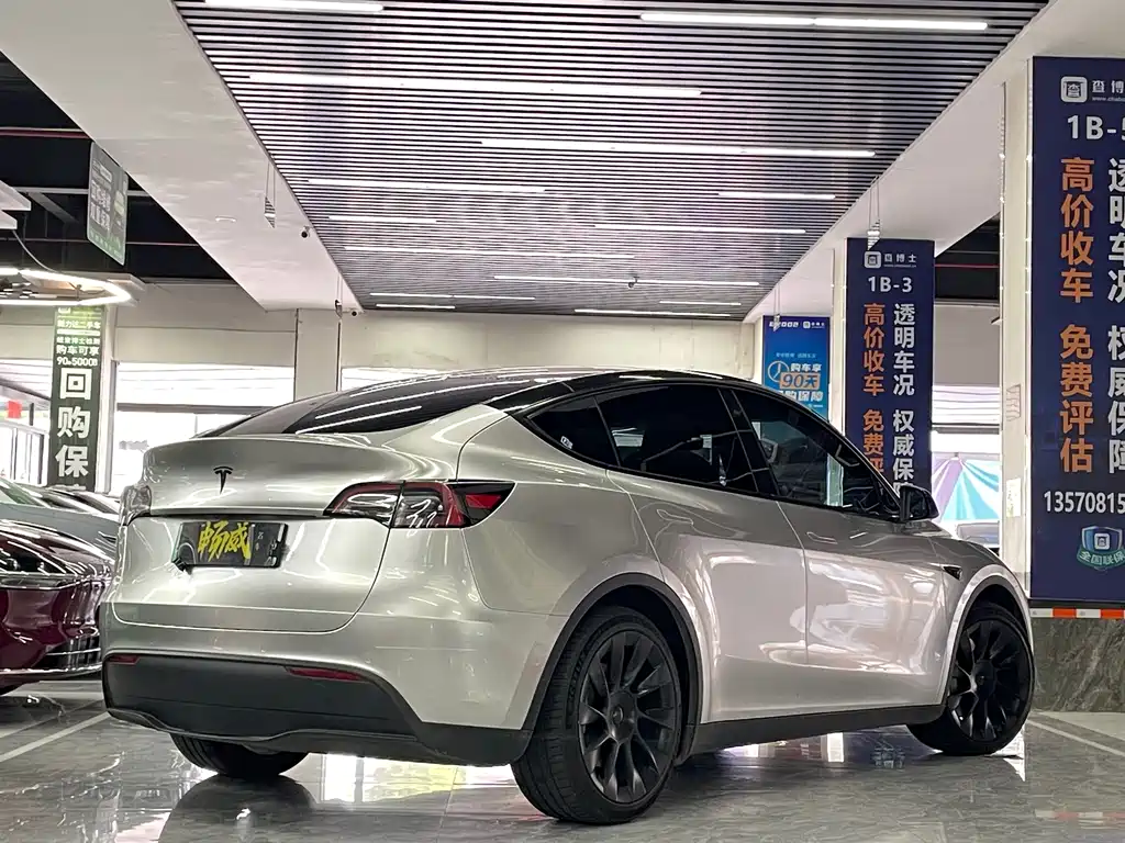Tesla Model Y 2023 — фото 12