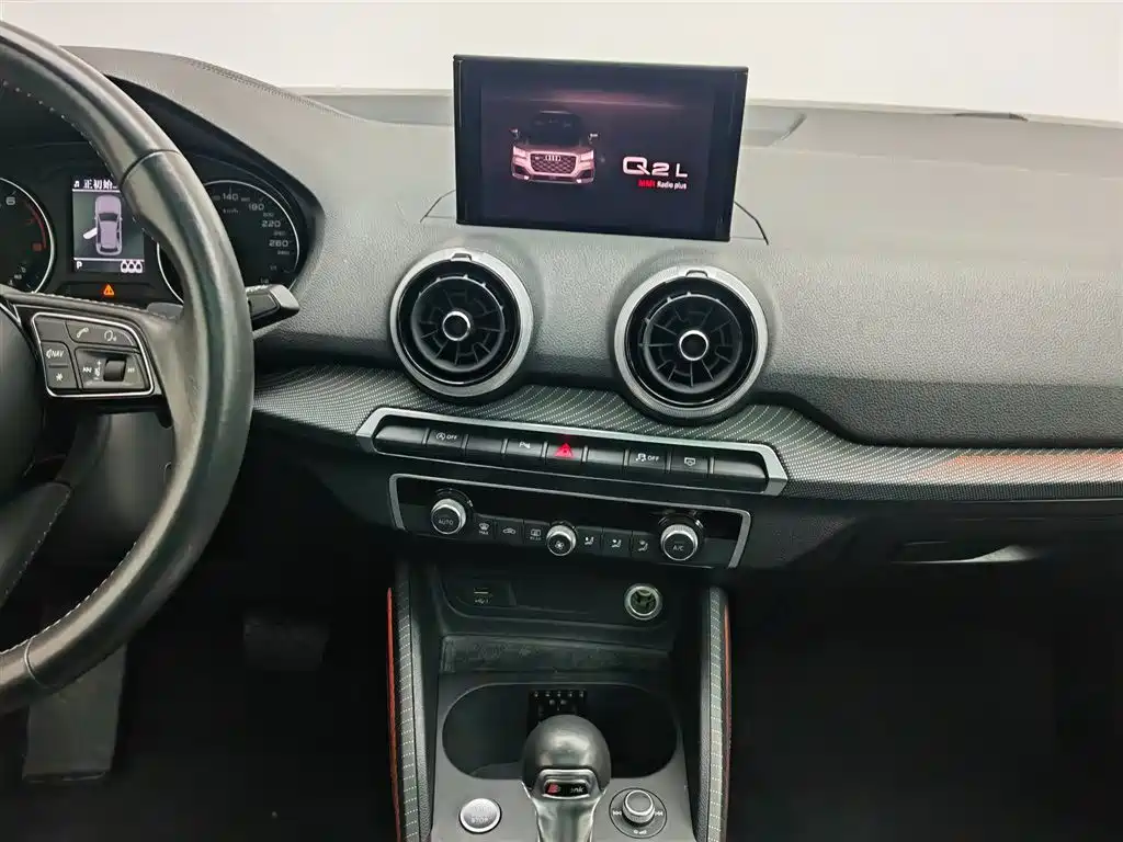 Audi Q2L 2022 — фото 12