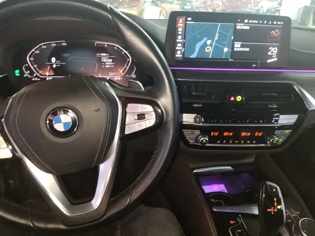 BMW 5 Series 2021 — фото 10