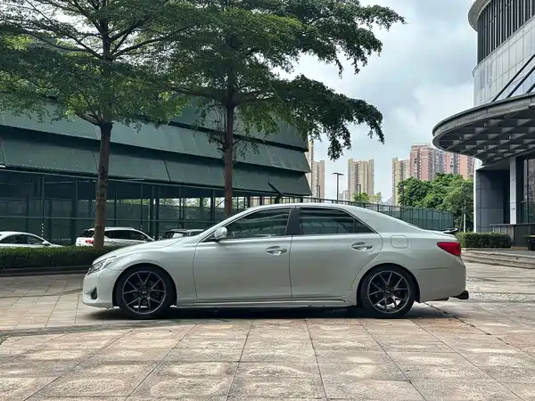 Toyota Reiz 2011