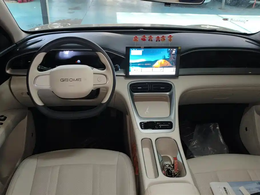 Geely Galaxy Starwish 2025 — фото 12