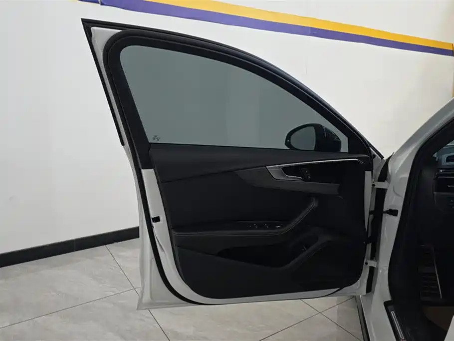 Audi A4L 2023