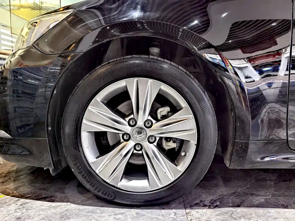 Toyota Crown 2016 — фото 11