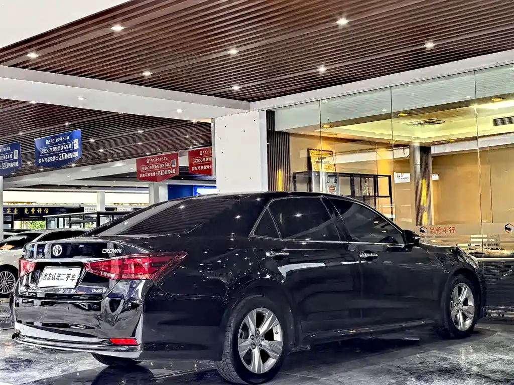 Toyota Crown 2016 — фото 17
