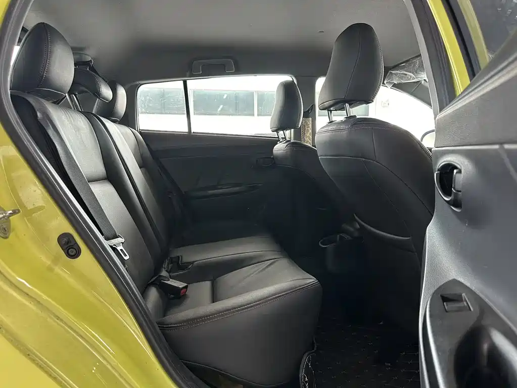 Toyota Yaris L 2019 — фото 10