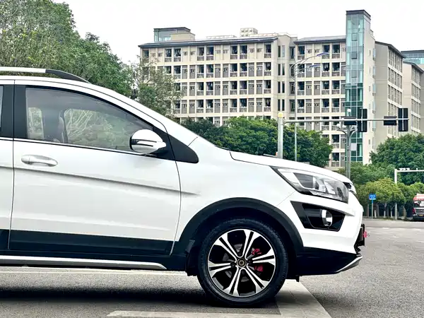 BAIC Shenbao X25 2015
