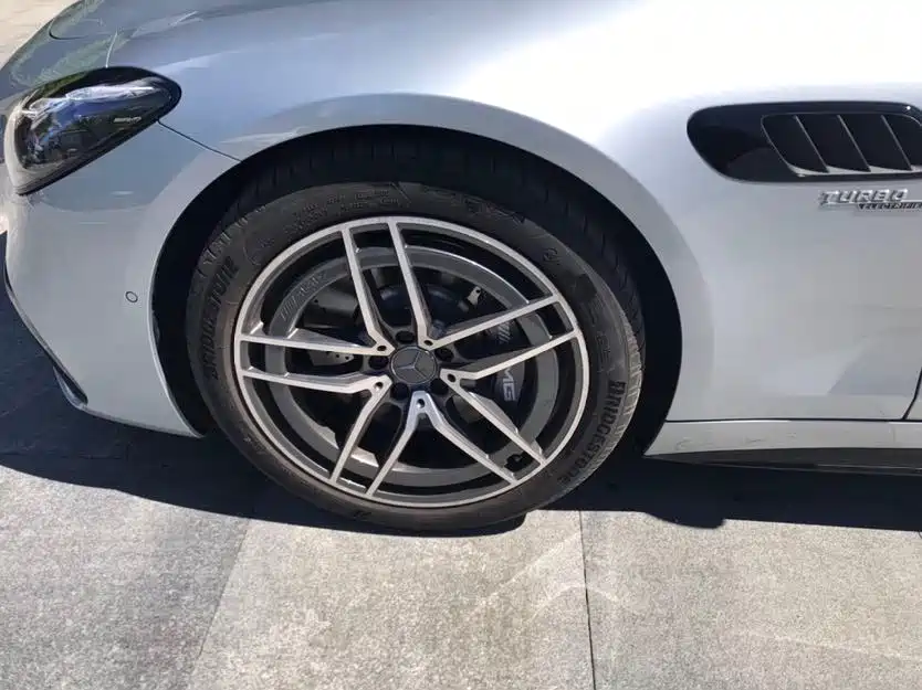 Mercedes-Benz AMG GT 2025 — фото 8