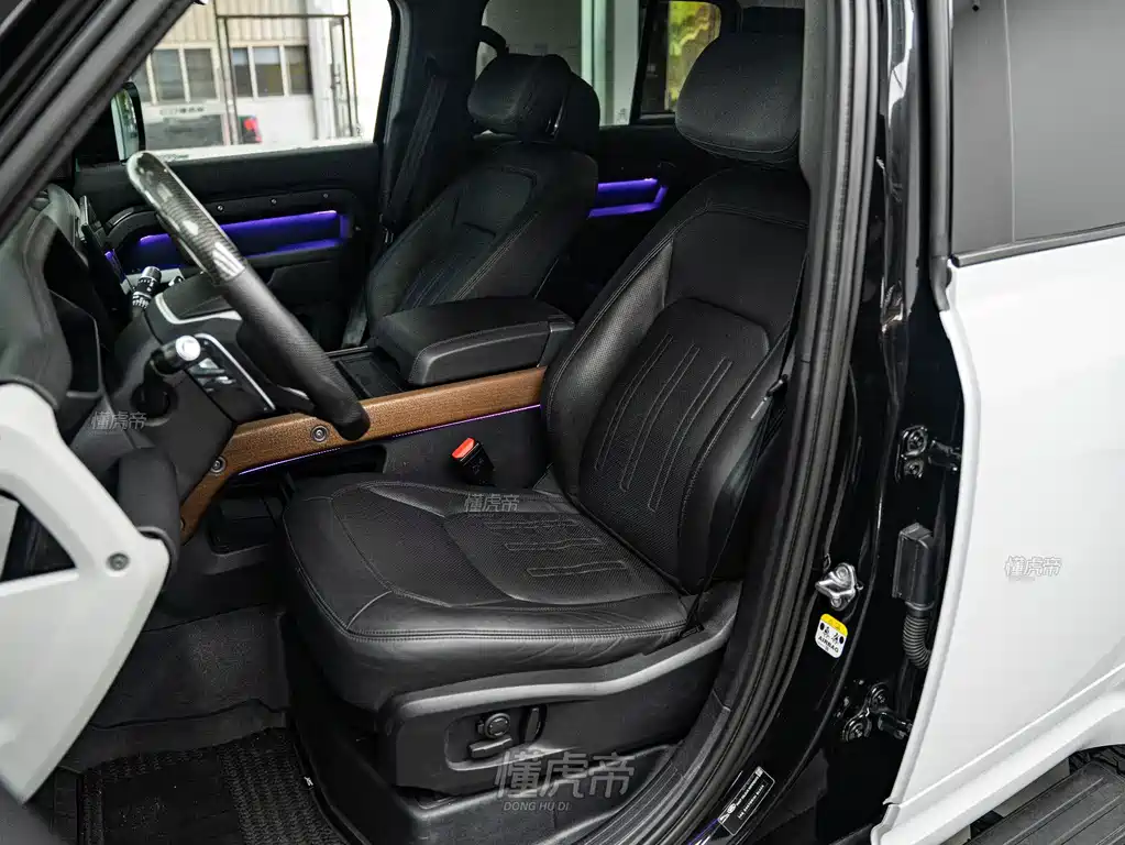Land Rover Defender 2021 — фото 15