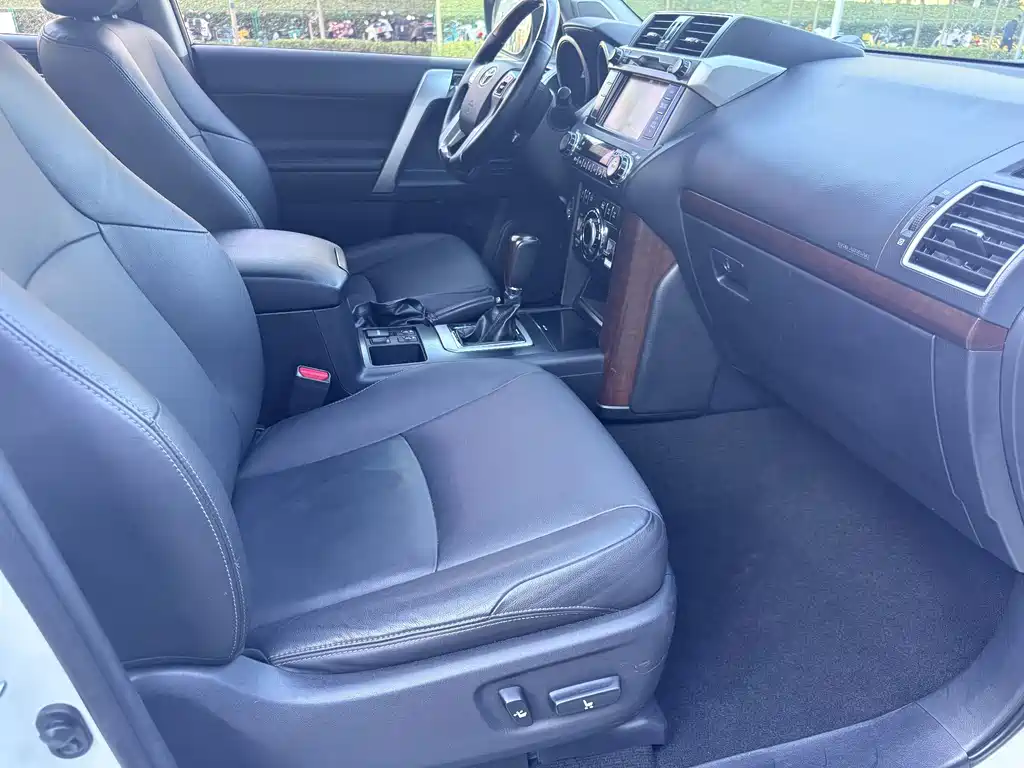 Toyota Prado 2017 — фото 13