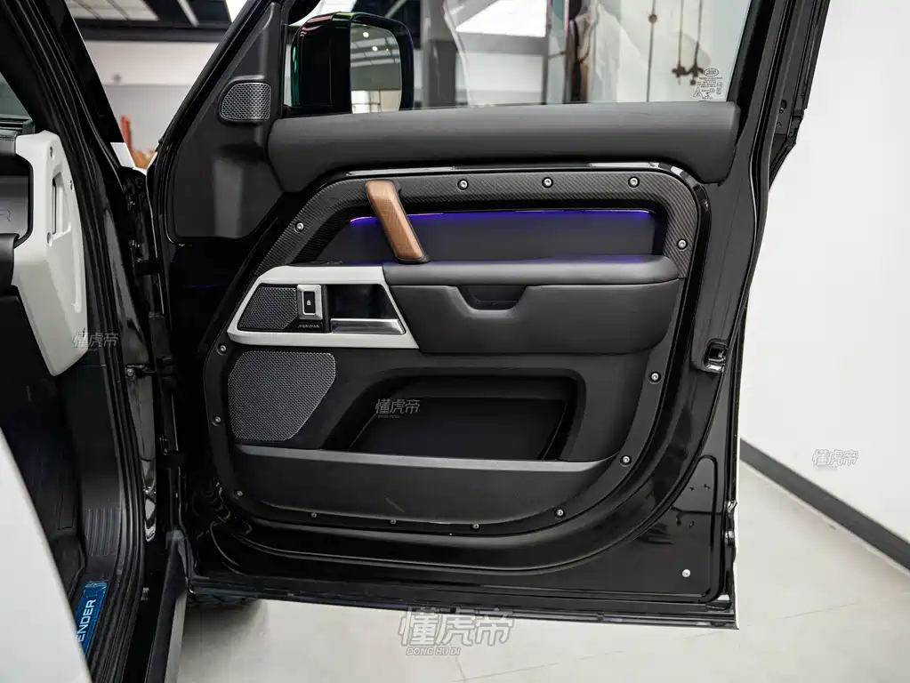 Land Rover Defender 2021 — фото 14