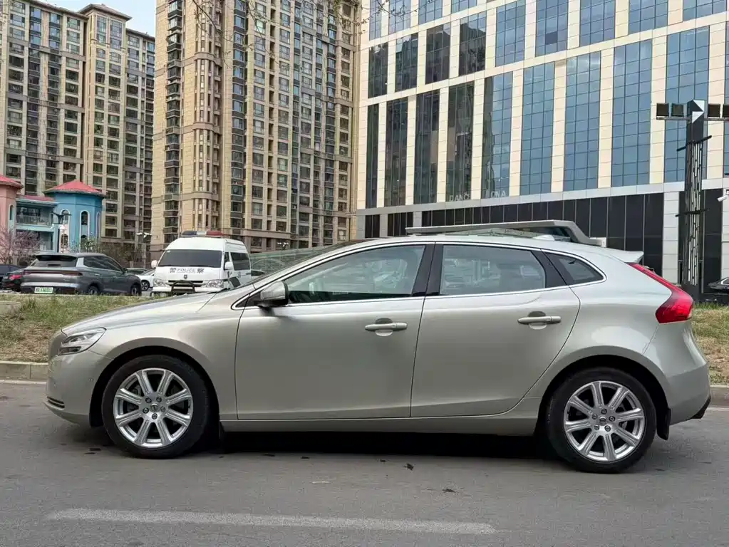 Volvo V40 2017 — фото 4