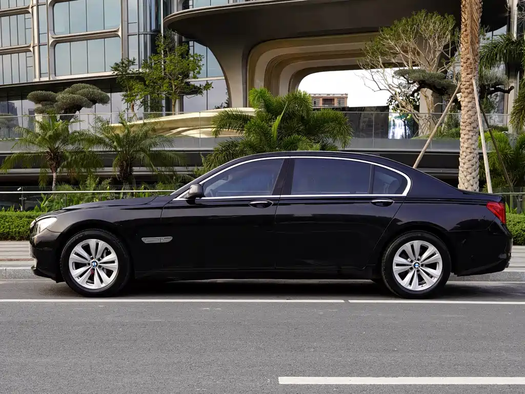 BMW 7 Series 2010 — фото 4