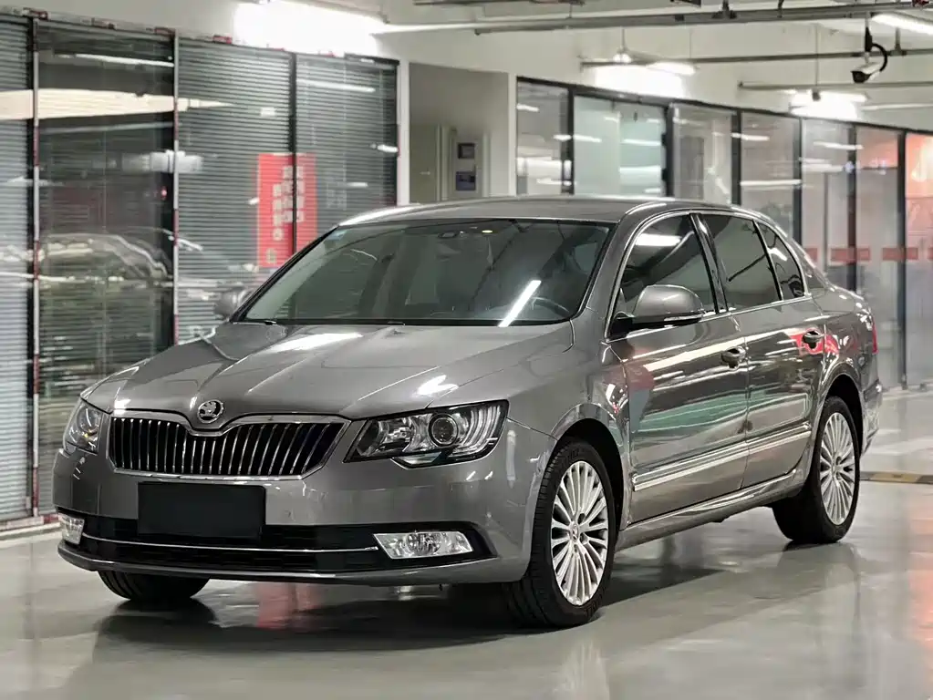 Skoda Superb 2015 — фото 1