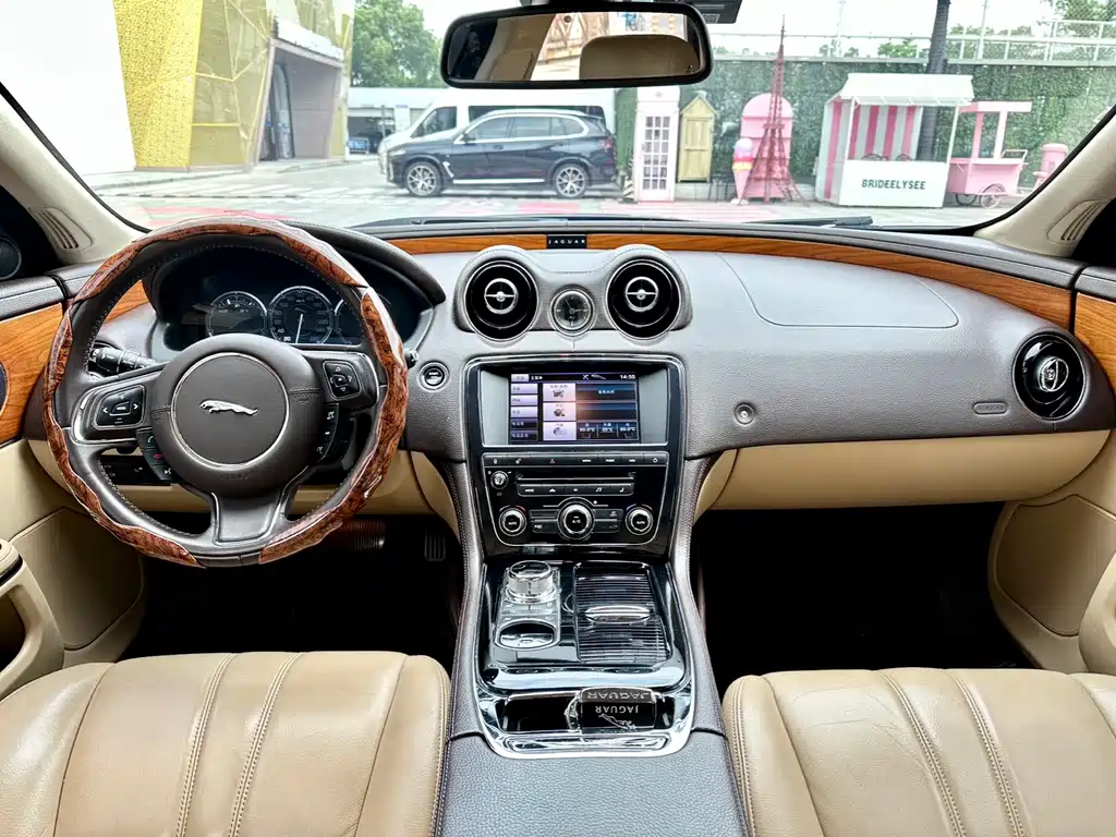 Jaguar XJ 2013 — фото 14