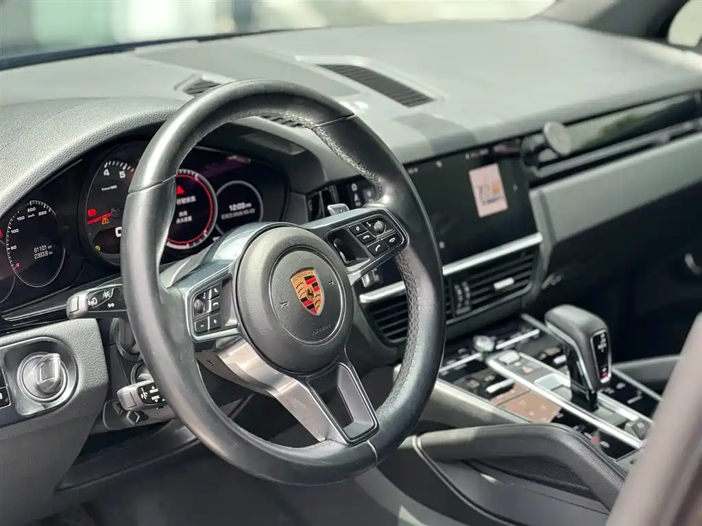 Porsche Cayenne 2018 — фото 11