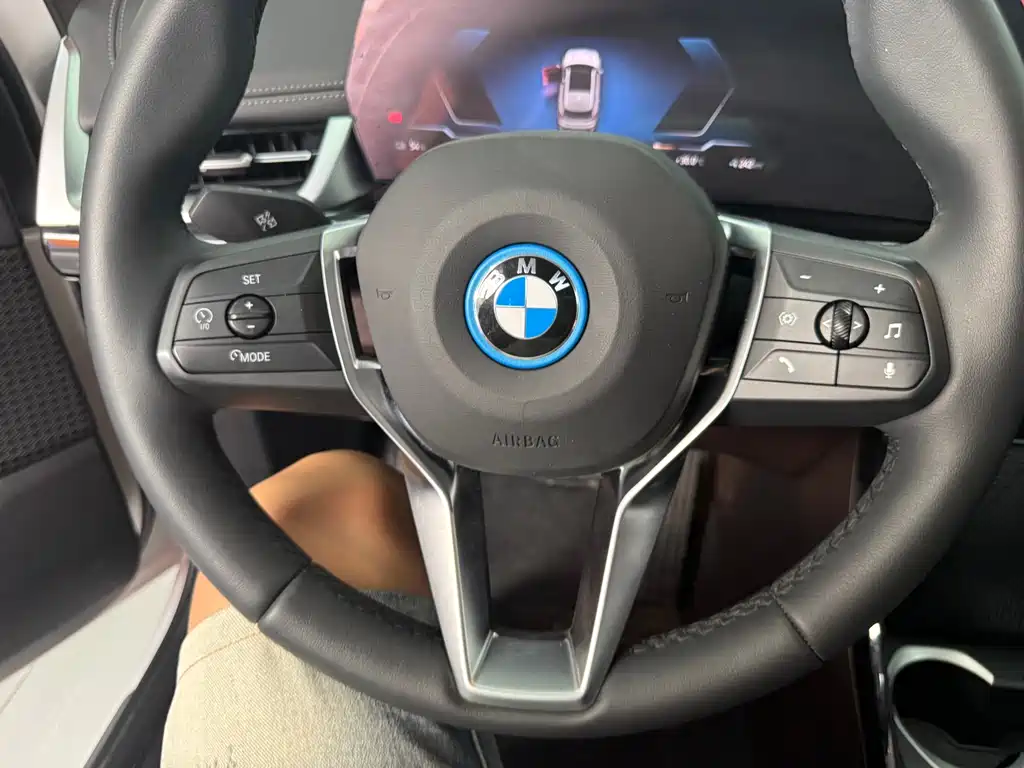 BMW iX1 2025 — фото 14