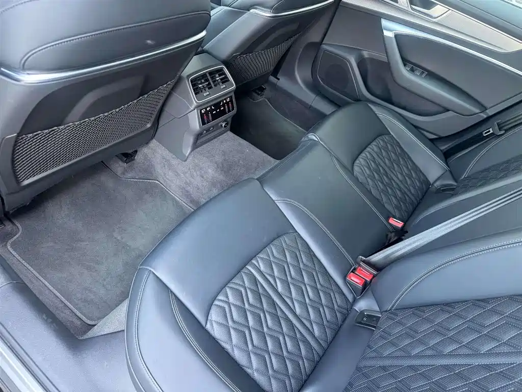 Audi A6L 2025 — фото 11