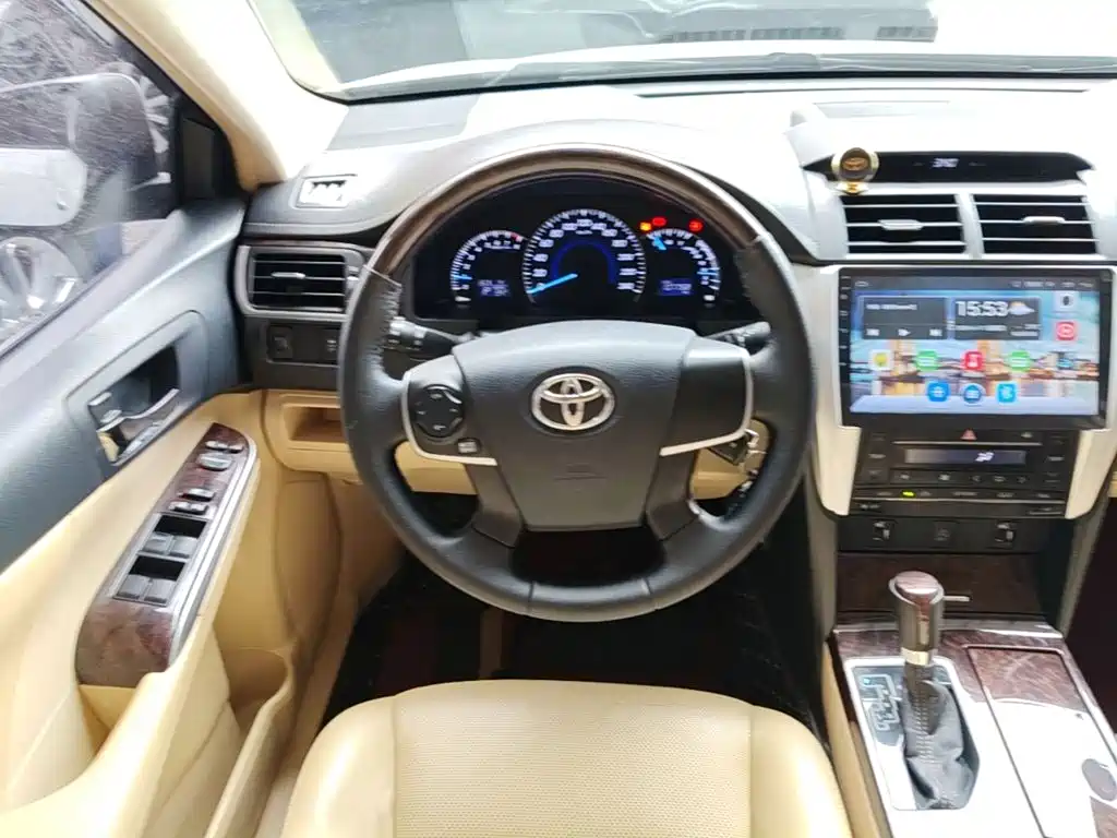 Toyota Camry 2017 — фото 11