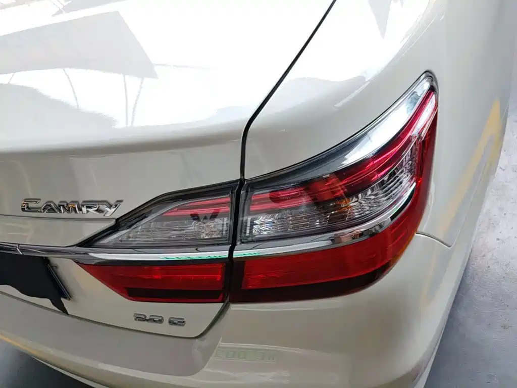 Toyota Camry 2017 — фото 8