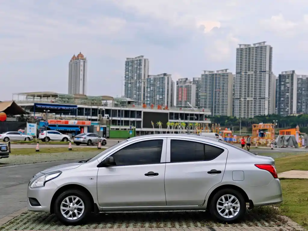 Nissan Sunny 2015 — фото 7