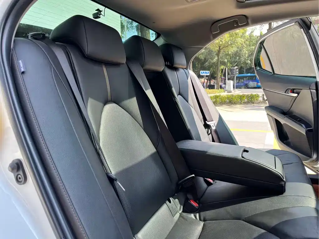 Toyota Camry 2019 — фото 22
