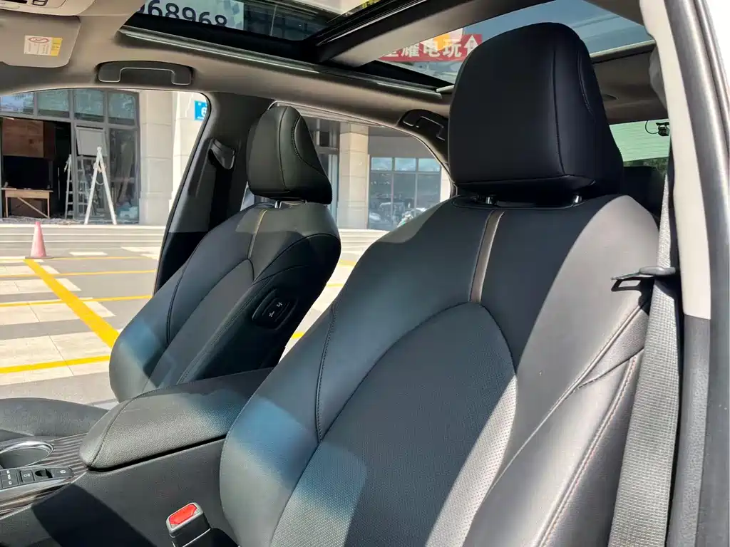 Toyota Camry 2019 — фото 12