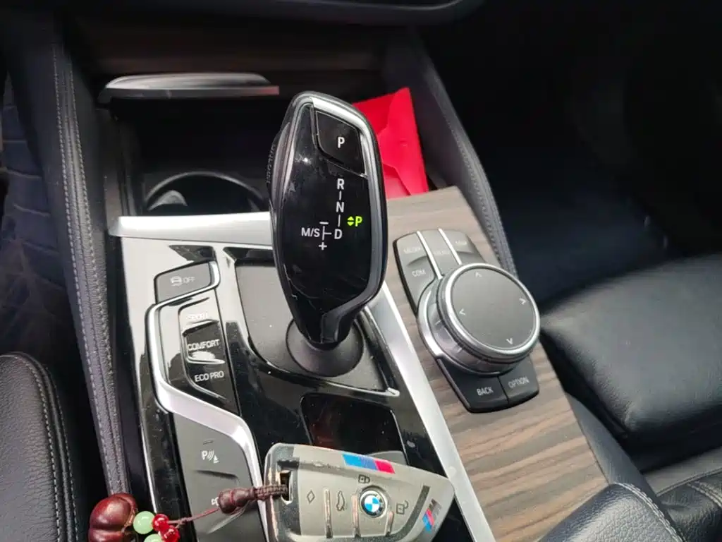 BMW 5 Series 2019 — фото 14