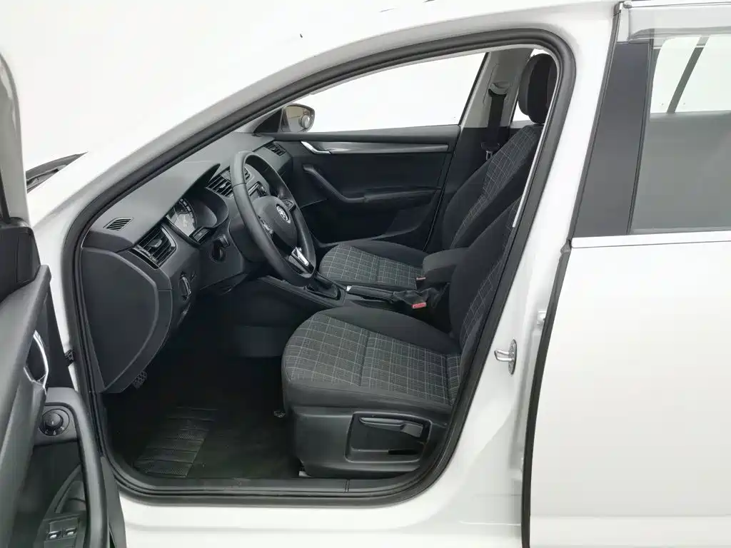 Skoda Octavia 2018 — фото 10