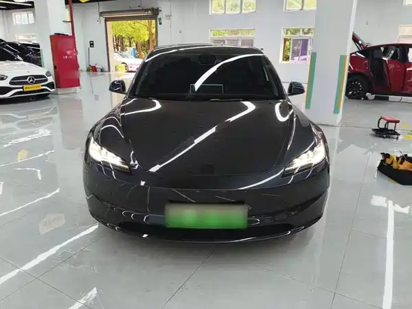 Tesla Model 3 2024