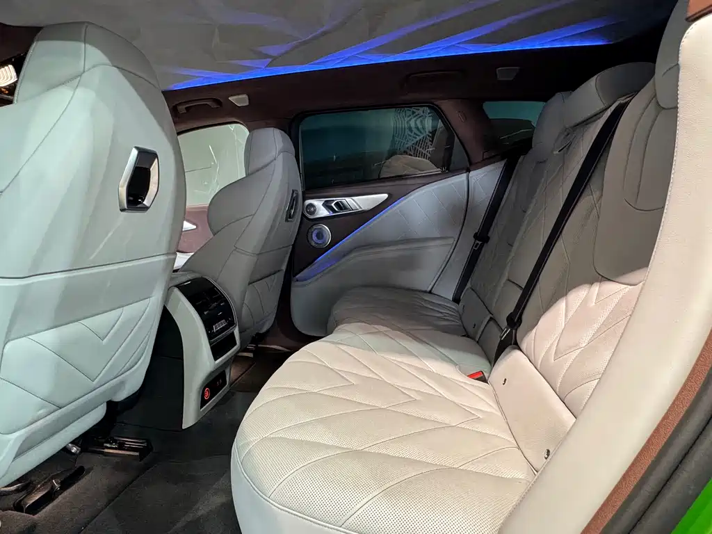 BMW XM — фото 6